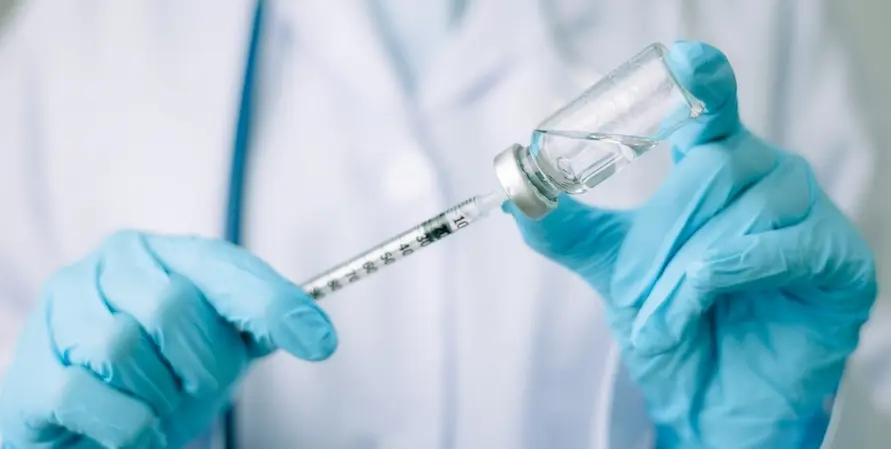 Rosario: la campaña de vacunación municipal llega a plazas y la Terminal