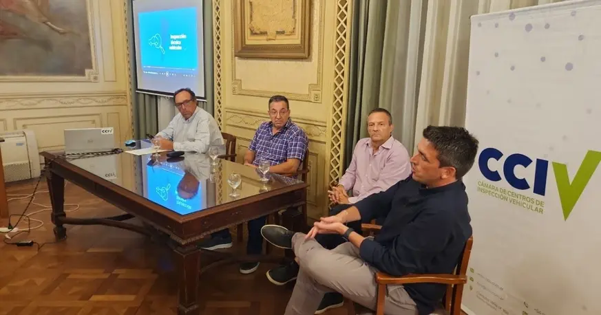 La Cámara de Centros de Inspección Vehicular avanza con un plan para fortalecer el sistema de Revisión Técnica Obligatoria mediante la incorporación de estándares y acreditaciones de calidad internacionales, con foco en la mejora técnica e institucional del servicio que reciben los usuarios.