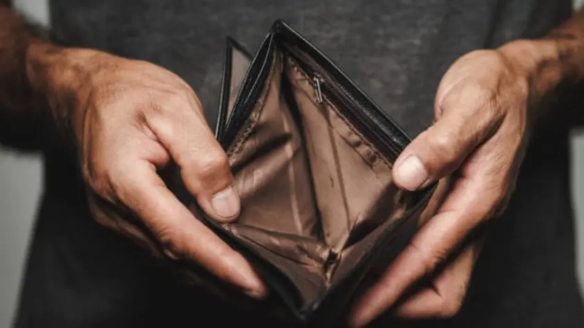 Salarios registrados: nueva caída y fuerte pérdida real