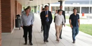 Obras en un nuevo edificio escolar en la localidad santafesina de Hughes