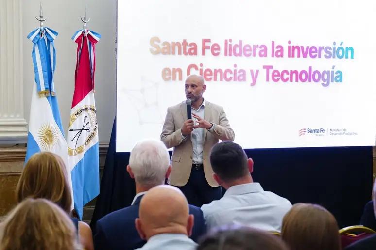 Santa Fe cruza a Caputo y defiende a la industria textil