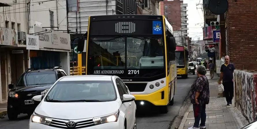 Santa Fe evalúa subir el boleto y ampliar el servicio urbano