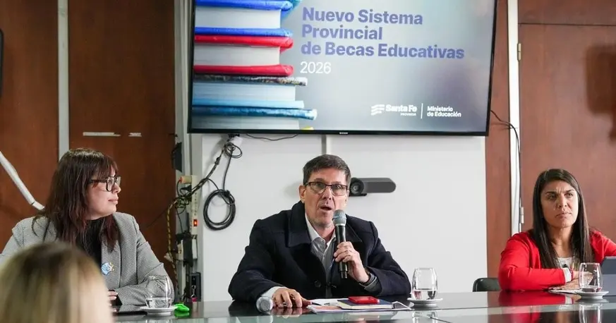 Santa Fe lanzó nuevas becas y definió cambios docentes