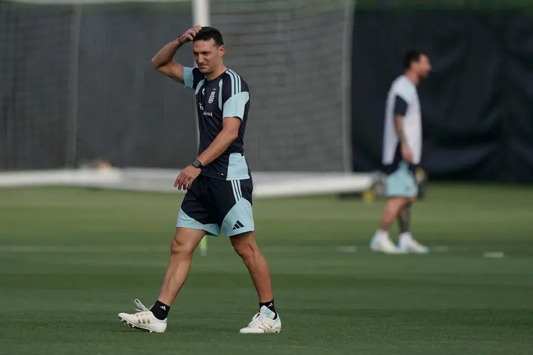 Scaloni define los laterales para el partido ante Austria