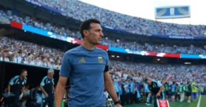 Lionel Scaloni celebra la clasificación de Argentina a semifinales