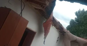 Vivienda afectada por el derrumbe de un techo en Rosario