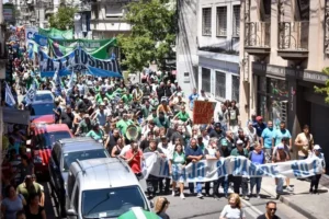 Sindicatos marchan en Rosario contra la reforma laboral