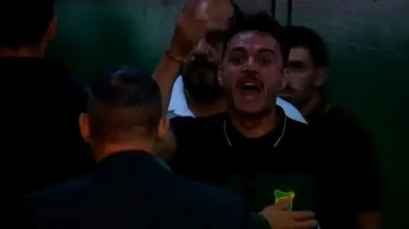 Soso explotó por un penal: durísimo mensaje al árbitro