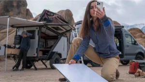 Dispositivo Starlink Mini X instalado en una vivienda