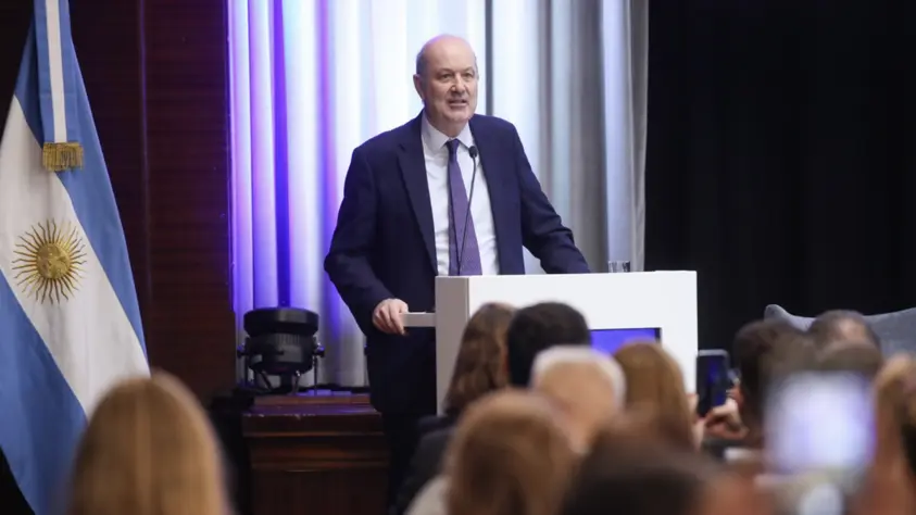 Sturzenegger impulsa cambios en Defensa de la Competencia