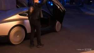 Tesla inicia la producción de su robotaxi autónomo