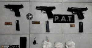 Tres detenidos en VGG con armas y casi medio kilo de cocaína