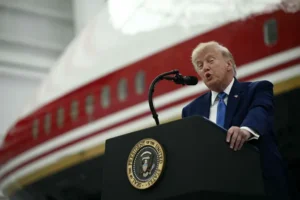 Donald Trump durante la presentación del nuevo Air Force One