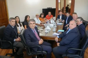 Frente del edificio del gobierno santafesino durante una jornada gremial
