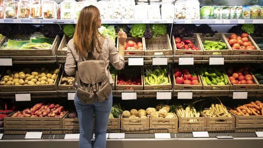 Ventas en supermercados se hunden 5,1% en marzo