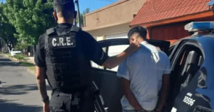 Patrullero y operativos policiales en zona norte de Rosario